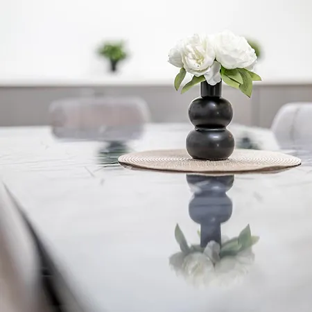 P3 Premium-lounge, 5 Zimmer, 140 Qm, Parkplatz Halle (Saale)