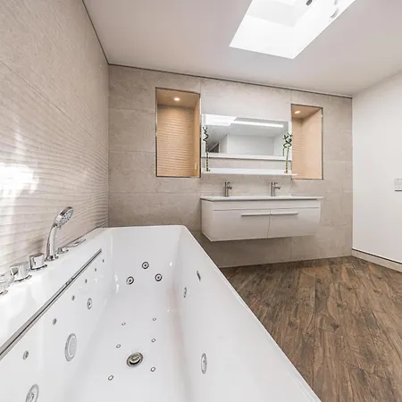P3 Premium-lounge, 5 Zimmer, 140 Qm, Parkplatz Halle (Saale)