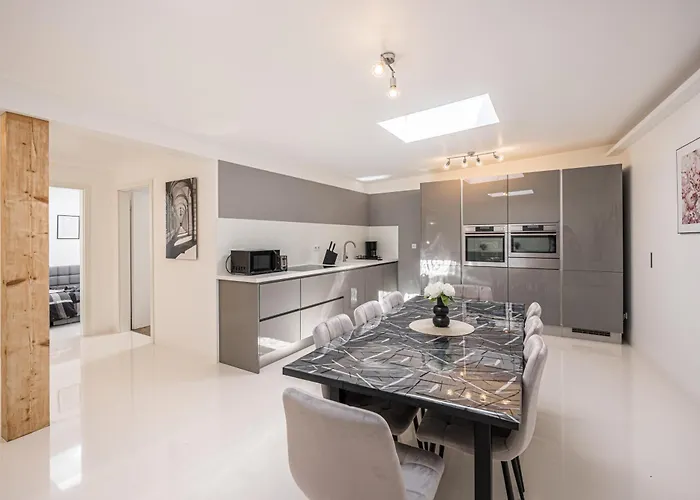 P3 Premium-lounge, 5 Zimmer, 140 Qm, Parkplatz Apartment Halle (Saale)